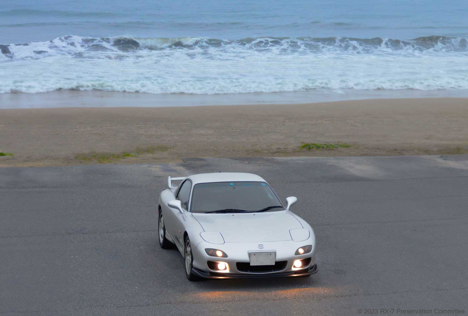 海辺で撮影したRX-7(FD3S)の写真