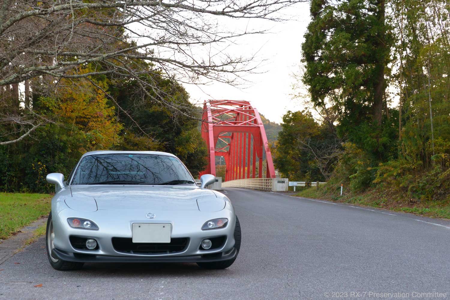 山間の道とRX-7(FD3S)の写真(その2)