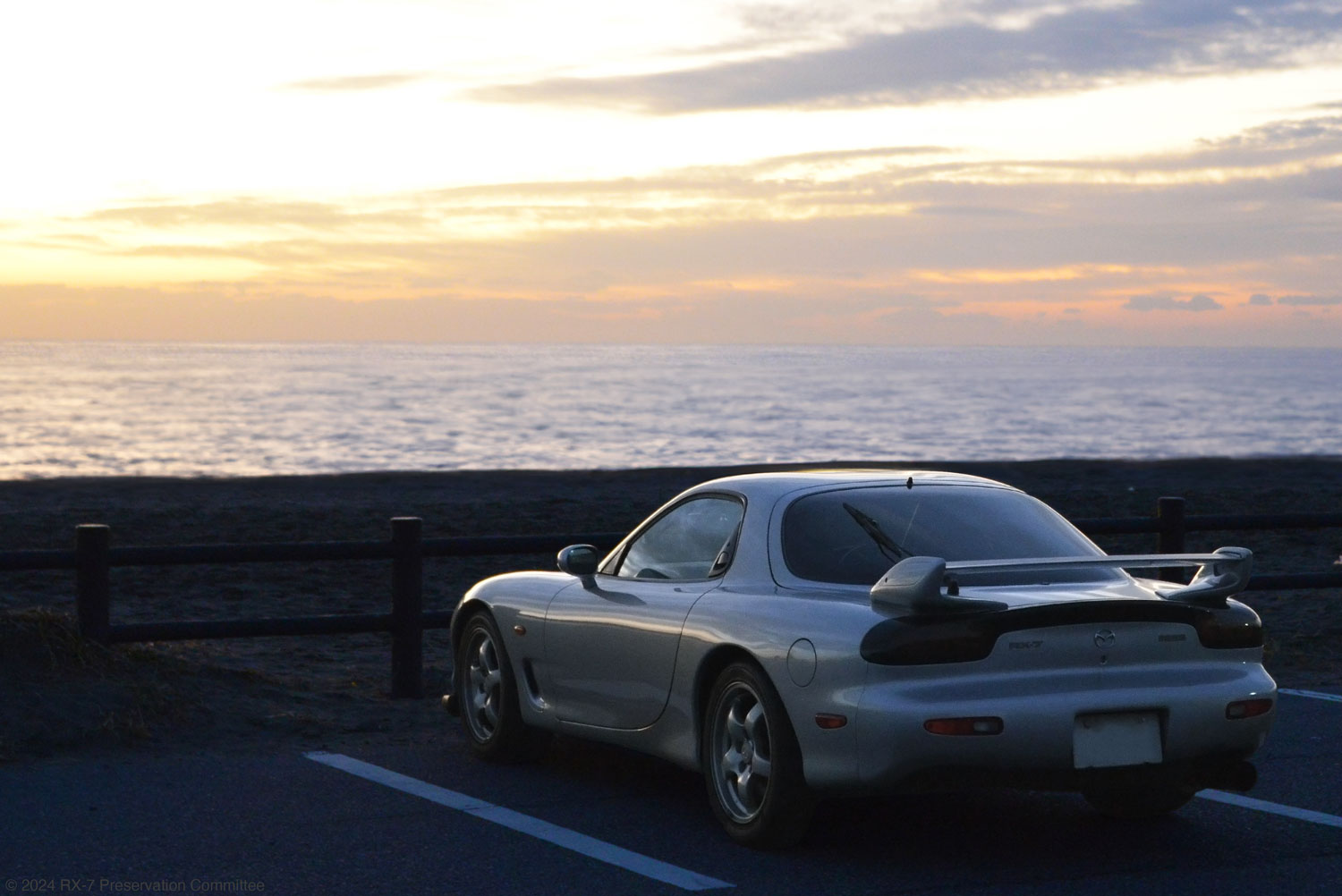 日の出を待つRX-7(FD3S)の写真