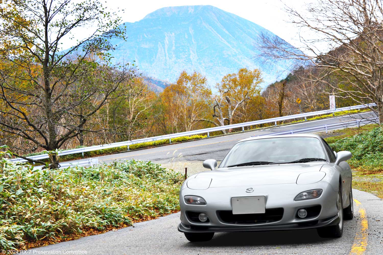 山を走るRX-7(FD3S)の写真